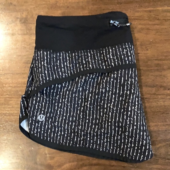 lululemon athletica Pants - Rare Lululemon Speed Shorts sz 6. 2.5” inseam